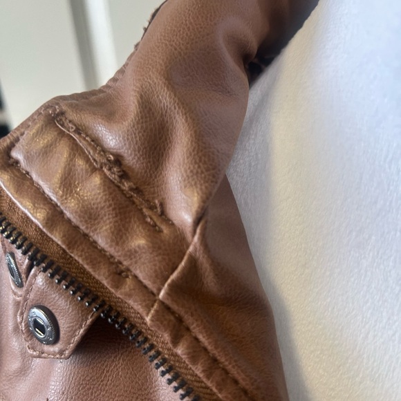 Ci sono faux leathered small woman’s jacket - Picture 2 of 16